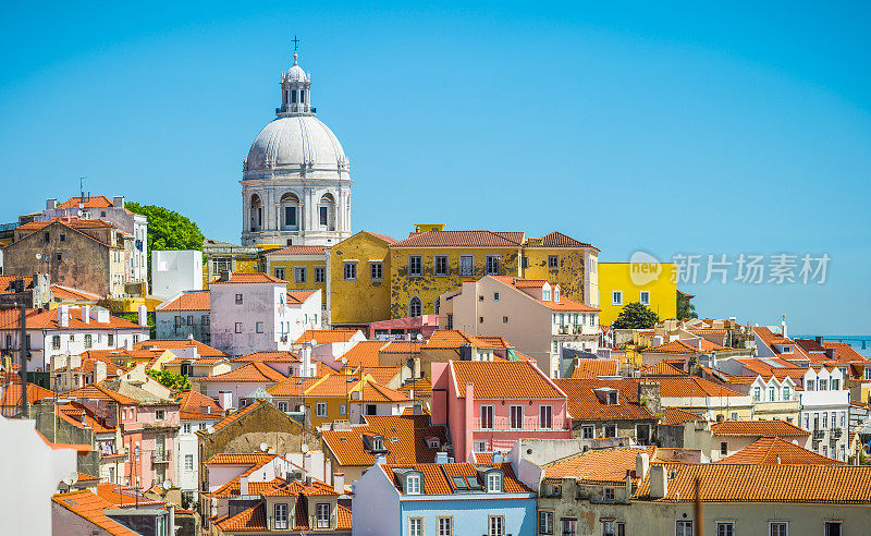 葡萄牙国家博物馆(Panteao Nacional Portugal)俯瞰里斯本的Alfama赤陶土屋顶